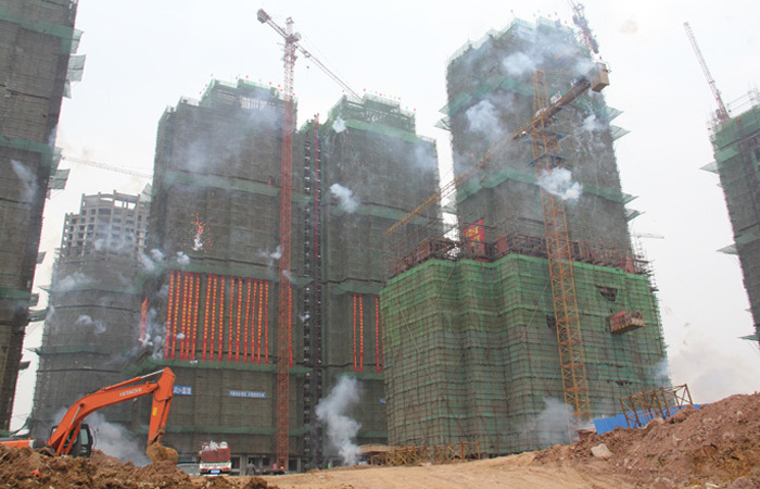 名邦?西城國際項(xiàng)目12#、15#、17#樓順利封頂
